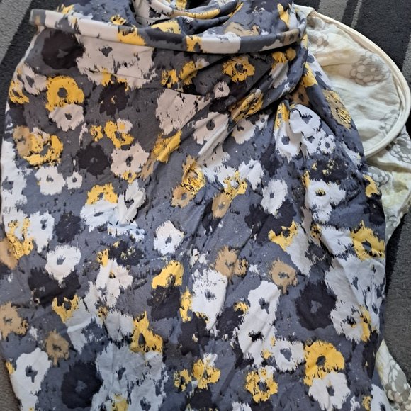 Bobby Trapper (by Fox and Fawn) nursing cover breastfeeding cover - Picture 2 of 2